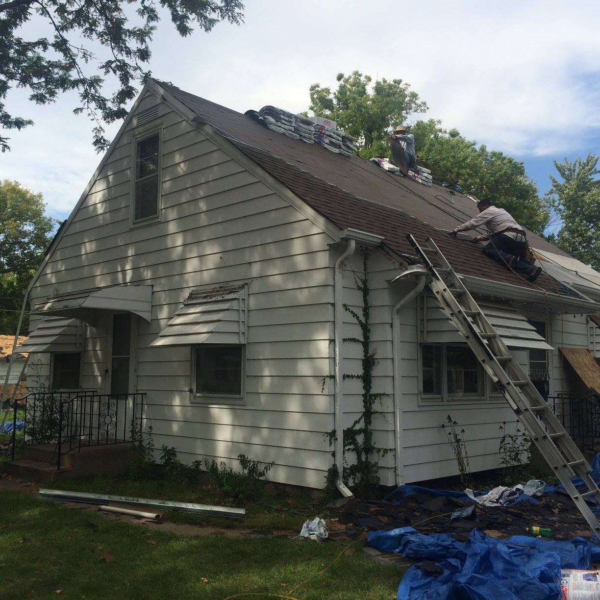 Lakeville home before — worn siding, by Right Away Construction