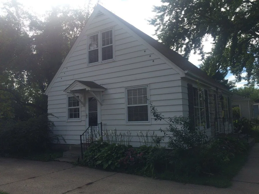 A Blaine MN home before siding, paint and roof replacement