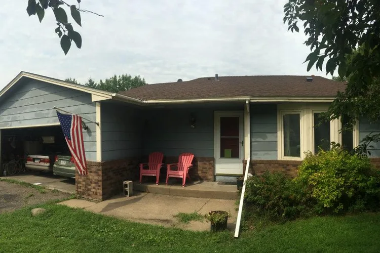 Blue Edina, MN rambler with a new brown architectural shingle roof installed by Right Away Construction